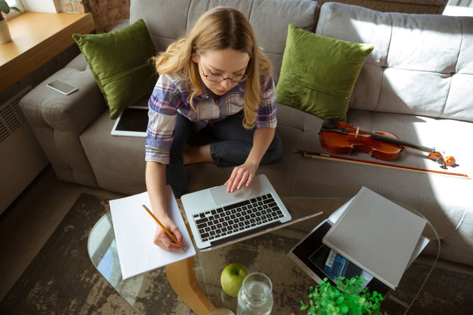 Cash In on Your Spare Time: Home-Based Side Hustles for Any Skill Level